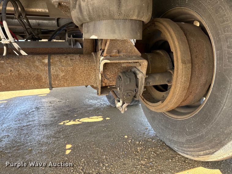 image for item ND9463 2009 Heil tank trailer