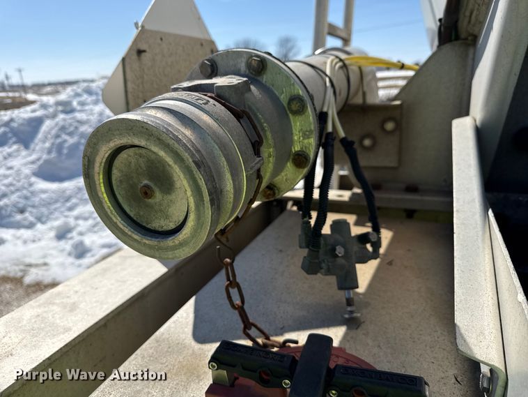 image for item ND9463 2009 Heil tank trailer