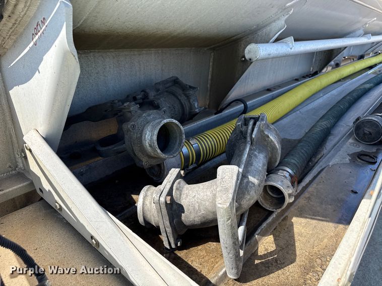 image for item ND9463 2009 Heil tank trailer