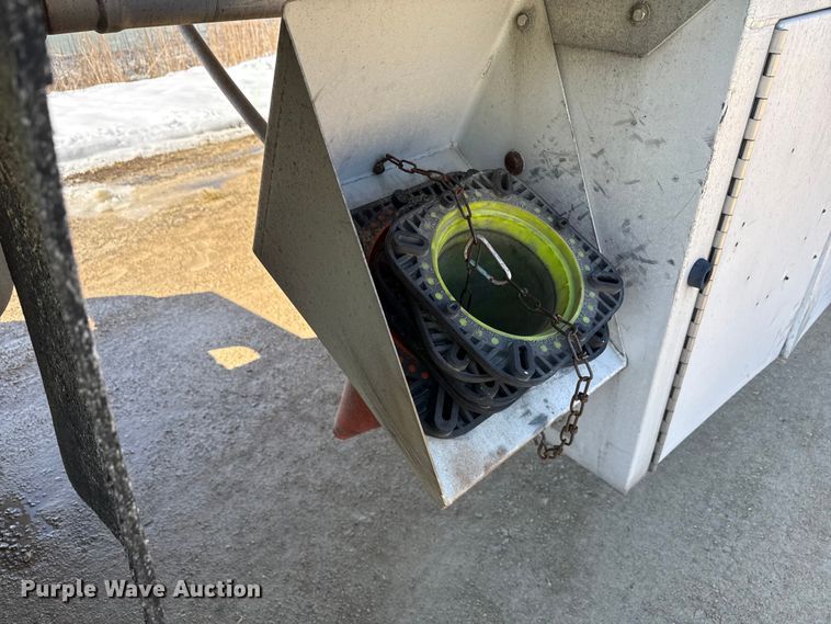 image for item ND9463 2009 Heil tank trailer