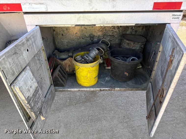 image for item ND9463 2009 Heil tank trailer