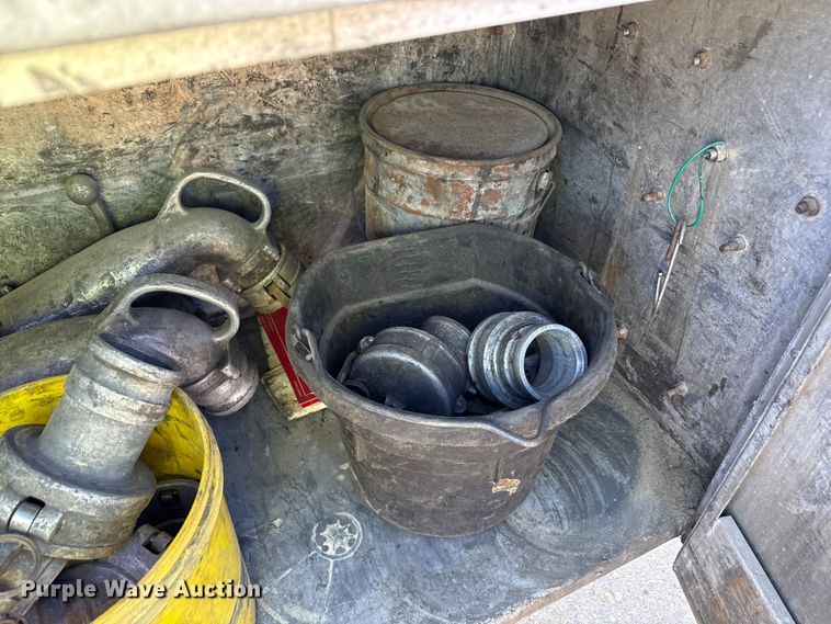 image for item ND9463 2009 Heil tank trailer