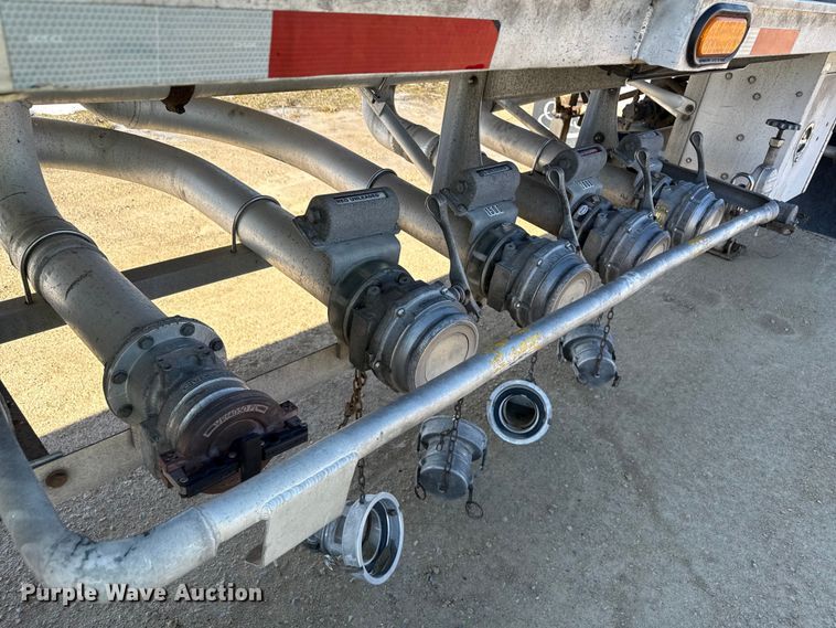 image for item ND9463 2009 Heil tank trailer