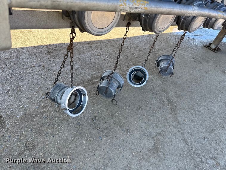 image for item ND9463 2009 Heil tank trailer