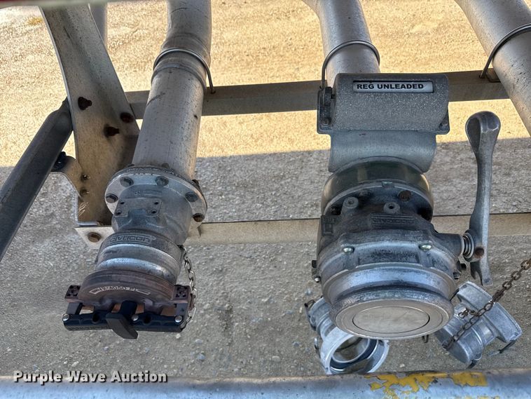 image for item ND9463 2009 Heil tank trailer