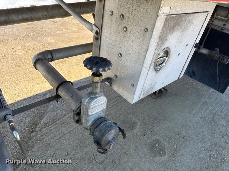 image for item ND9463 2009 Heil tank trailer