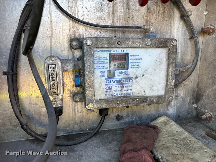 image for item ND9463 2009 Heil tank trailer