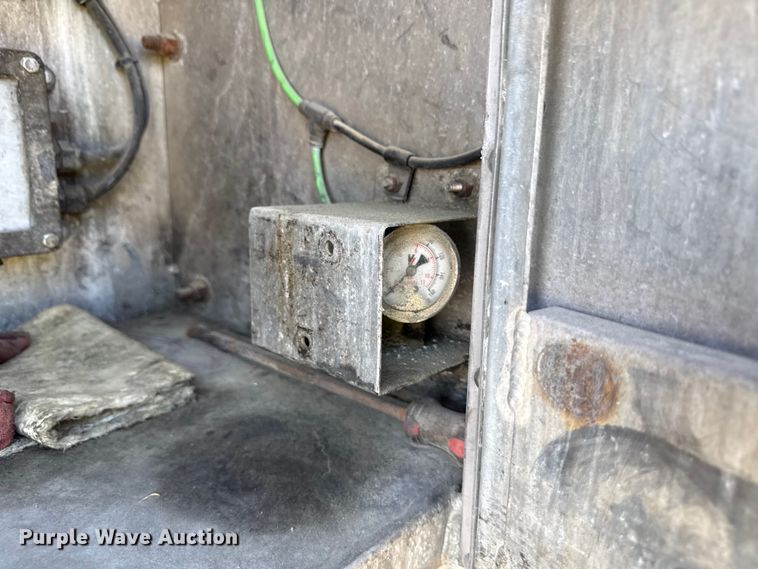 image for item ND9463 2009 Heil tank trailer