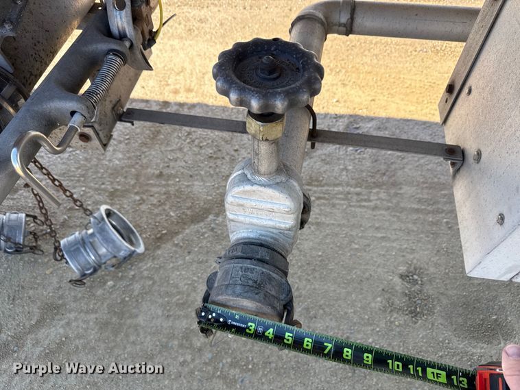 image for item ND9463 2009 Heil tank trailer