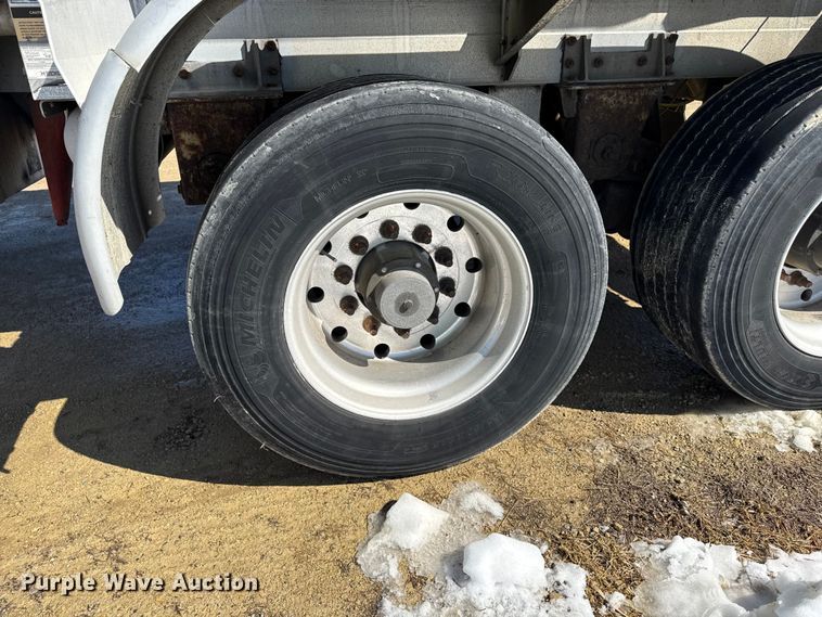 image for item ND9463 2009 Heil tank trailer