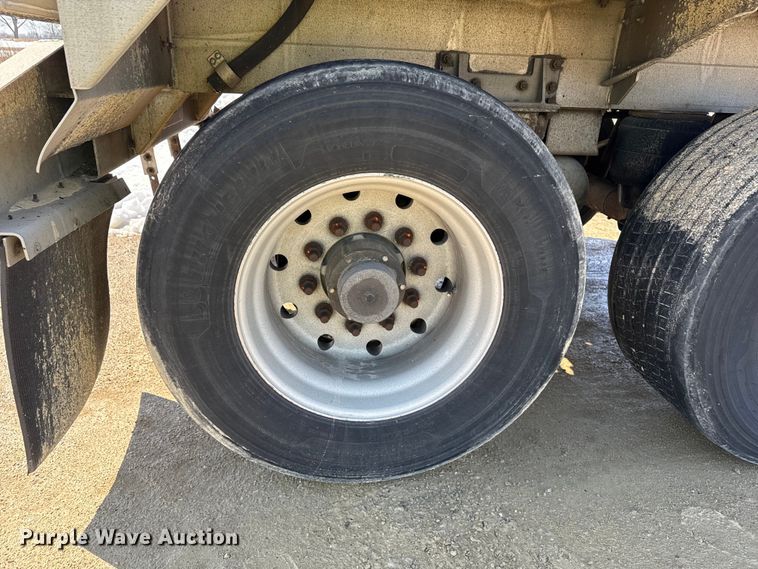 image for item ND9463 2009 Heil tank trailer