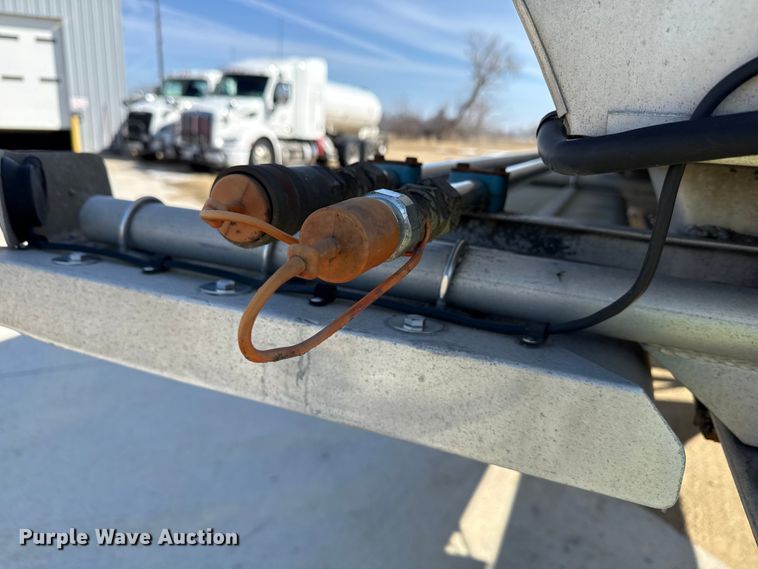 image for item ND9464 2008 Polar tank trailer