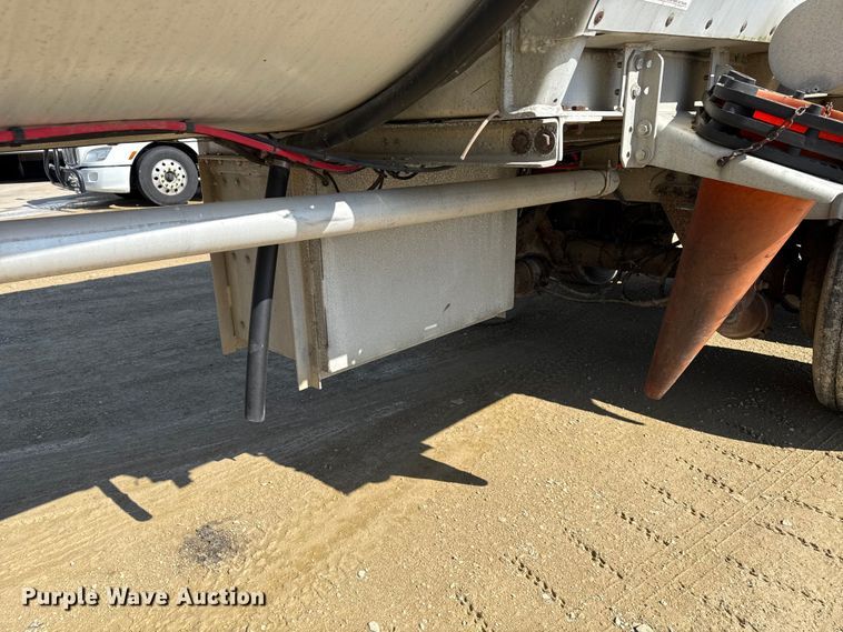 image for item ND9464 2008 Polar tank trailer