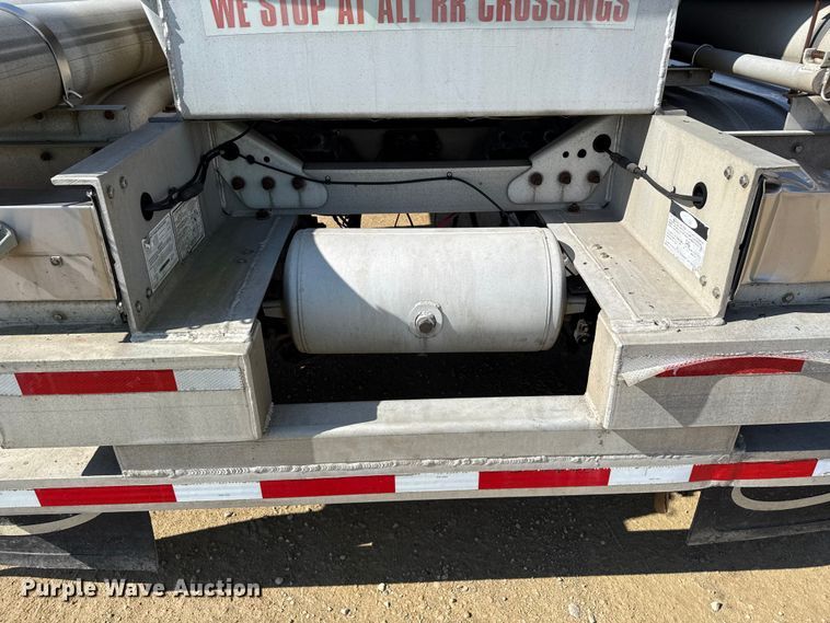 image for item ND9464 2008 Polar tank trailer