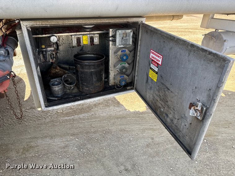 image for item ND9464 2008 Polar tank trailer