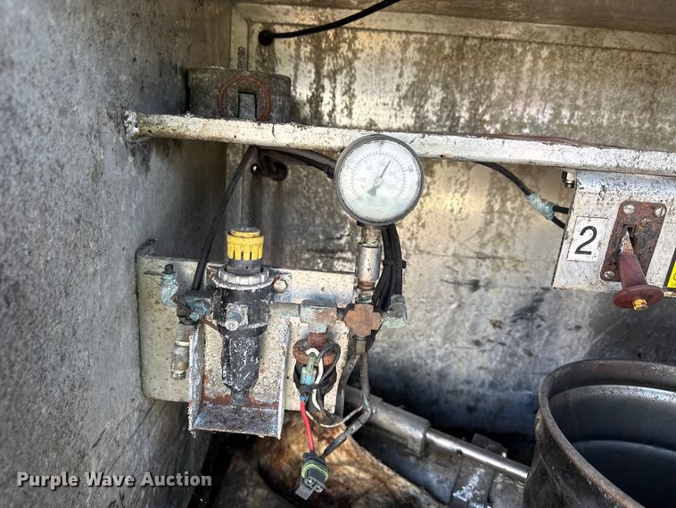 image for item ND9464 2008 Polar tank trailer