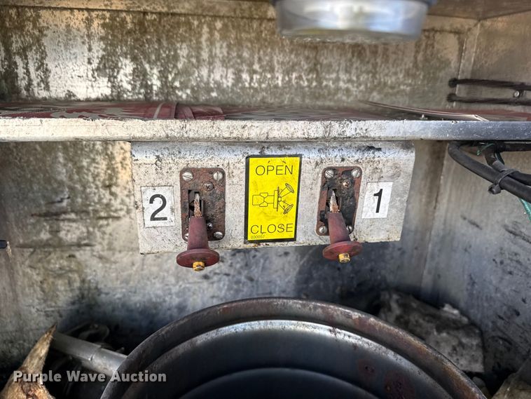 image for item ND9464 2008 Polar tank trailer