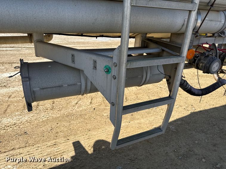 image for item ND9464 2008 Polar tank trailer