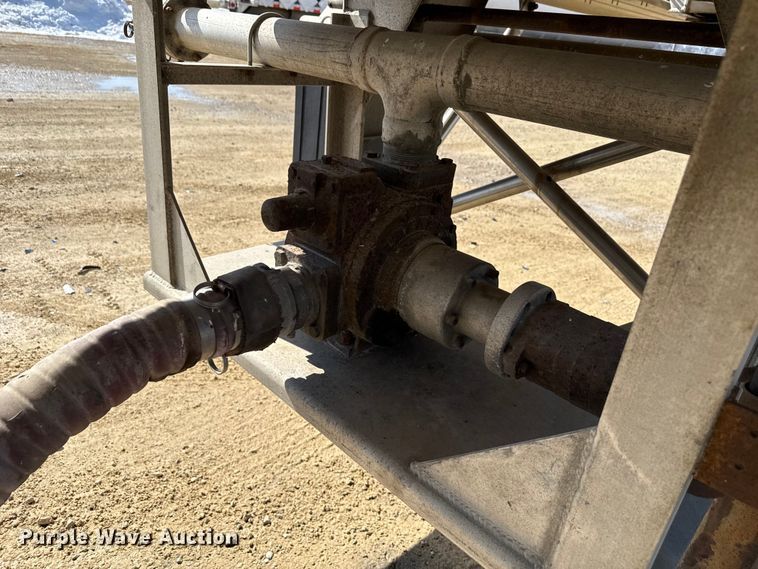 image for item ND9464 2008 Polar tank trailer