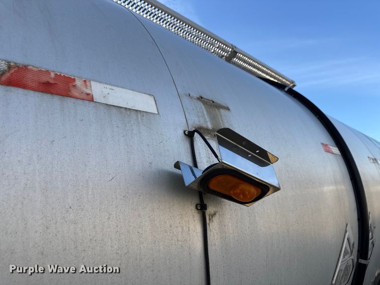 image for item ND9464 2008 Polar tank trailer