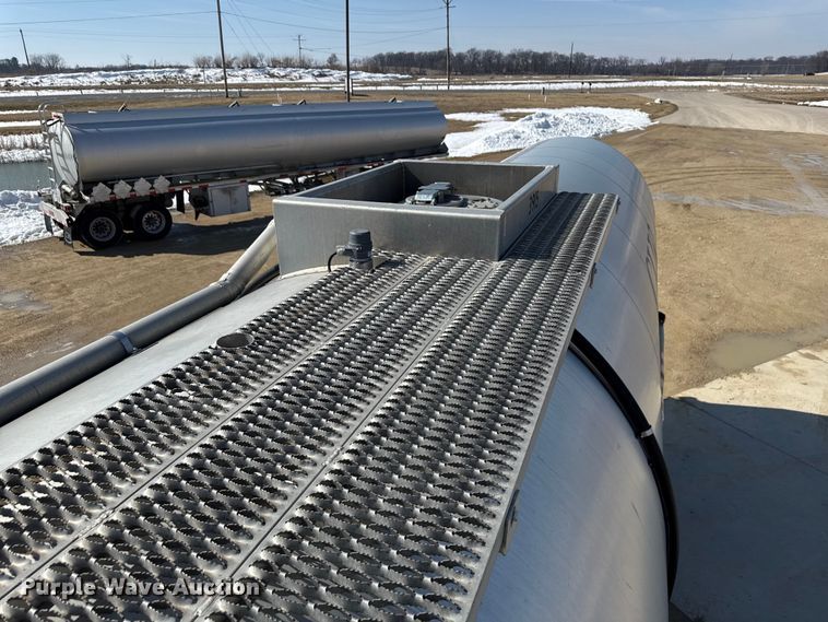 image for item ND9464 2008 Polar tank trailer