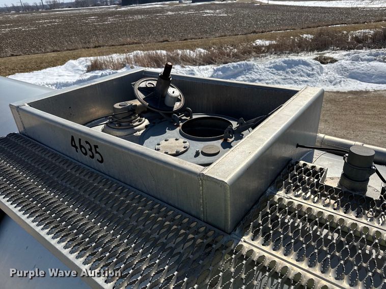 image for item ND9464 2008 Polar tank trailer