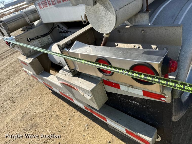 image for item ND9464 2008 Polar tank trailer