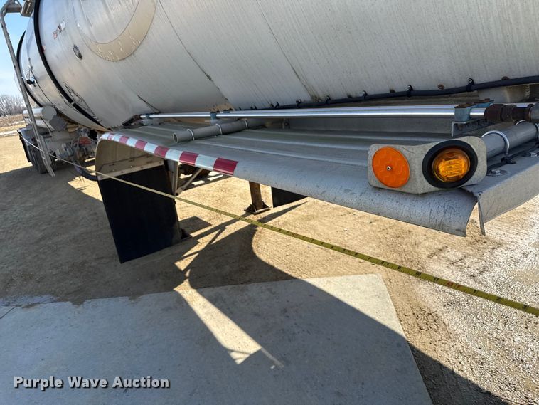 image for item ND9464 2008 Polar tank trailer