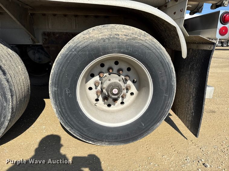 image for item ND9464 2008 Polar tank trailer