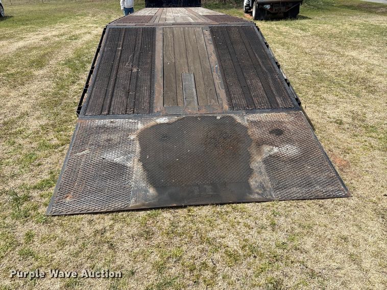 image for item NK9050 1999 Ledwell HT48102HT tilt deck hydraulic tail equipment trailer