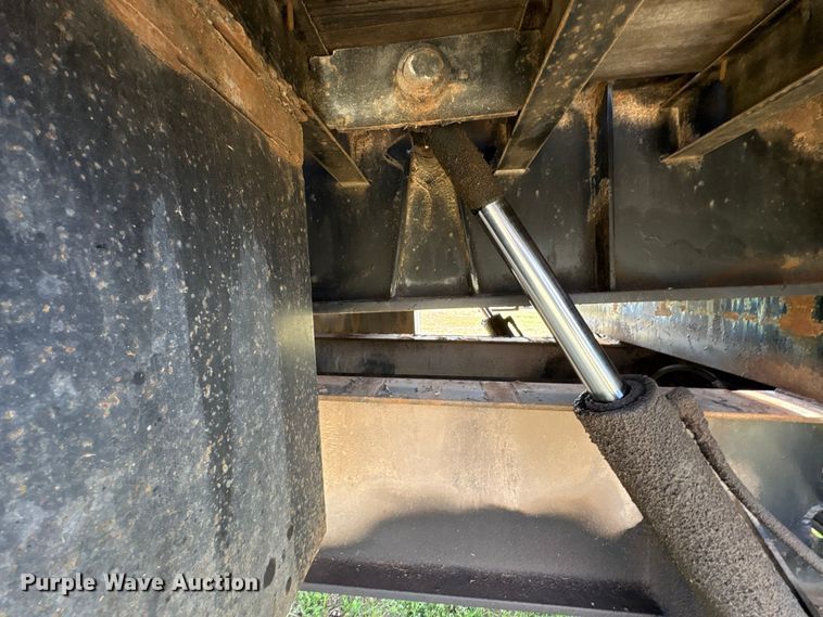 image for item NK9050 1999 Ledwell HT48102HT tilt deck hydraulic tail equipment trailer