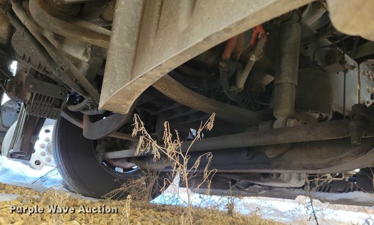 image for item NO9928 2015 Freightliner Cascadia semi truck