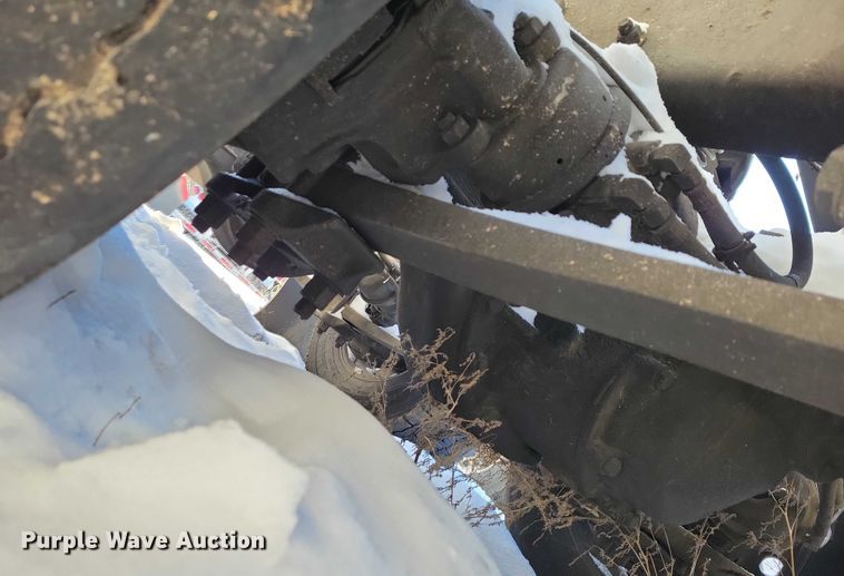 image for item NO9928 2015 Freightliner Cascadia semi truck