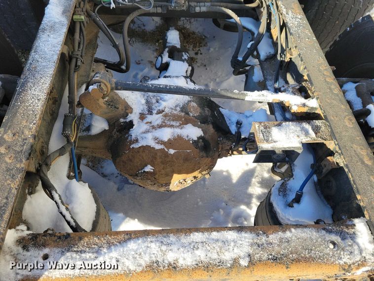 image for item NO9928 2015 Freightliner Cascadia semi truck