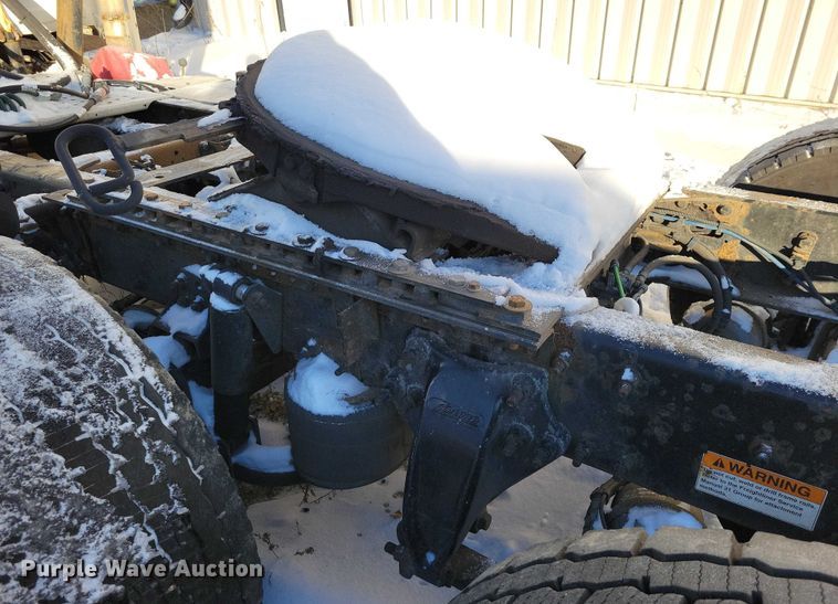 image for item NO9928 2015 Freightliner Cascadia semi truck