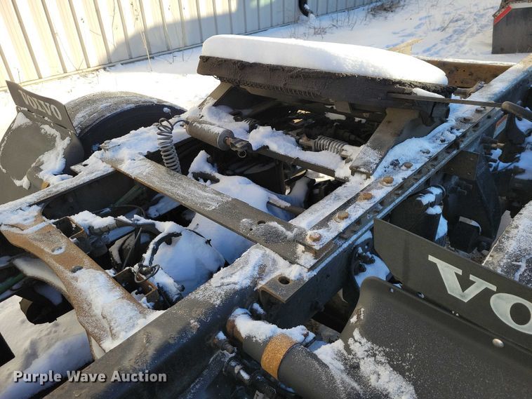 image for item NO9928 2015 Freightliner Cascadia semi truck