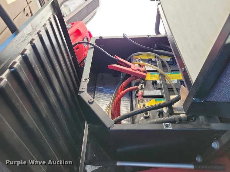 image for item NO9928 2015 Freightliner Cascadia semi truck