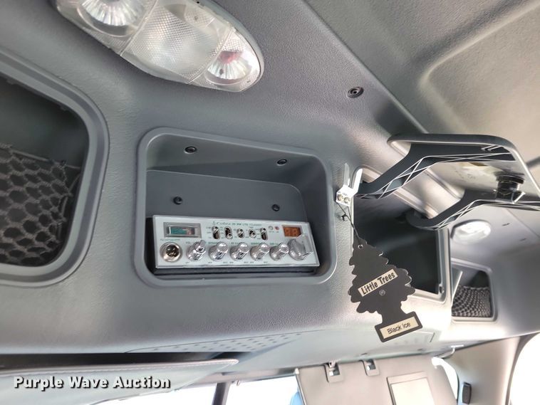 image for item NO9928 2015 Freightliner Cascadia semi truck