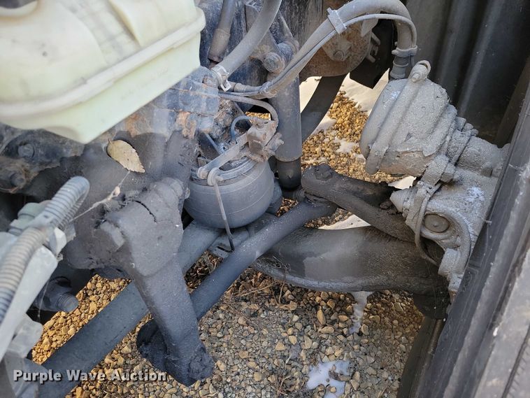 image for item NO9928 2015 Freightliner Cascadia semi truck