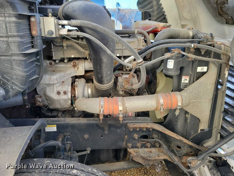 image for item NO9928 2015 Freightliner Cascadia semi truck