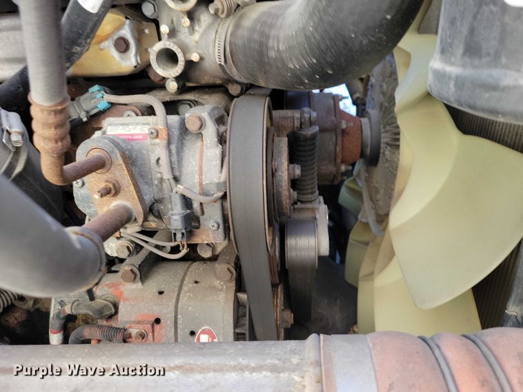 image for item NO9928 2015 Freightliner Cascadia semi truck