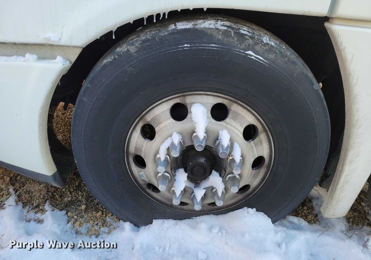 image for item NO9928 2015 Freightliner Cascadia semi truck