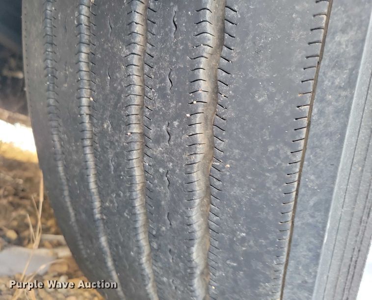 image for item NO9928 2015 Freightliner Cascadia semi truck