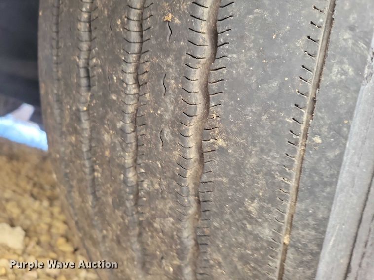 image for item NO9928 2015 Freightliner Cascadia semi truck