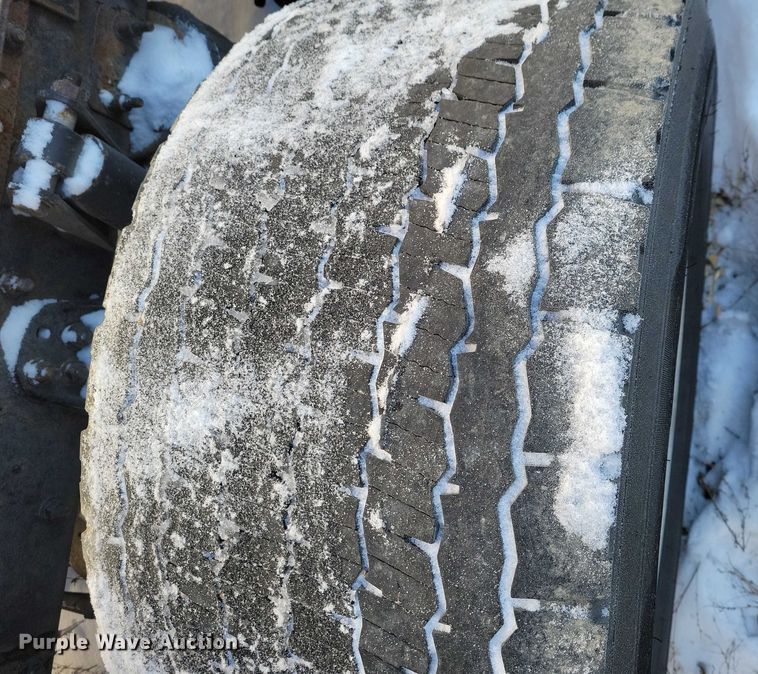 image for item NO9928 2015 Freightliner Cascadia semi truck