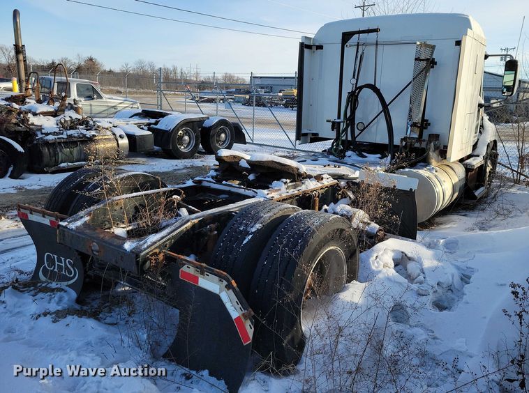 image for item NO9929 2015 Mack Pinnacle semi truck