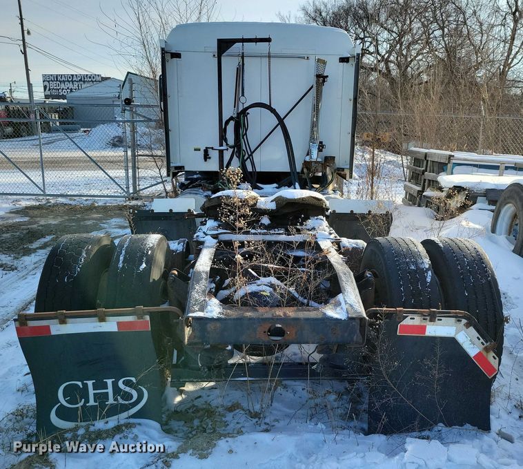 image for item NO9929 2015 Mack Pinnacle semi truck