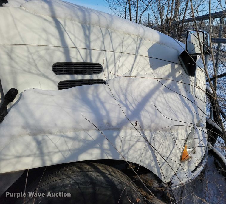 image for item NO9929 2015 Mack Pinnacle semi truck