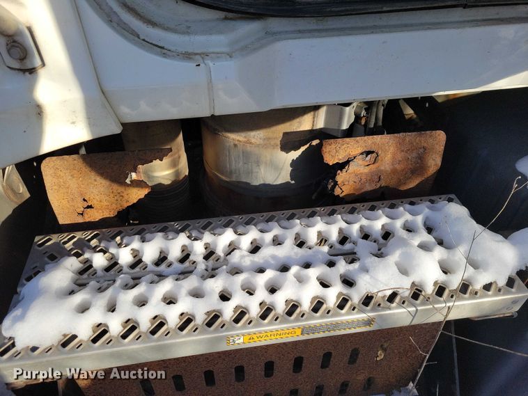 image for item NO9929 2015 Mack Pinnacle semi truck