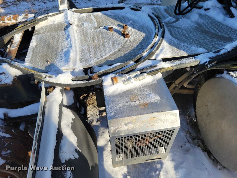 image for item NO9929 2015 Mack Pinnacle semi truck